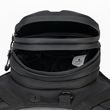 Hard-Shell-Drop-Leg-Bag-4